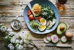 9 อาหารบำรุงผิว ช่วยชะลอวัย รับประทานบ่อย ๆ ยิ่งทำให้สวยใส สุขภาพดี