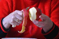 4 วิธี ปอกแอปเปิ้ล ไม่ให้ดำ ทำได้ง่าย ๆ ได้ผลชัวร์ตามแบบฉบับชาวญี่ปุ่น